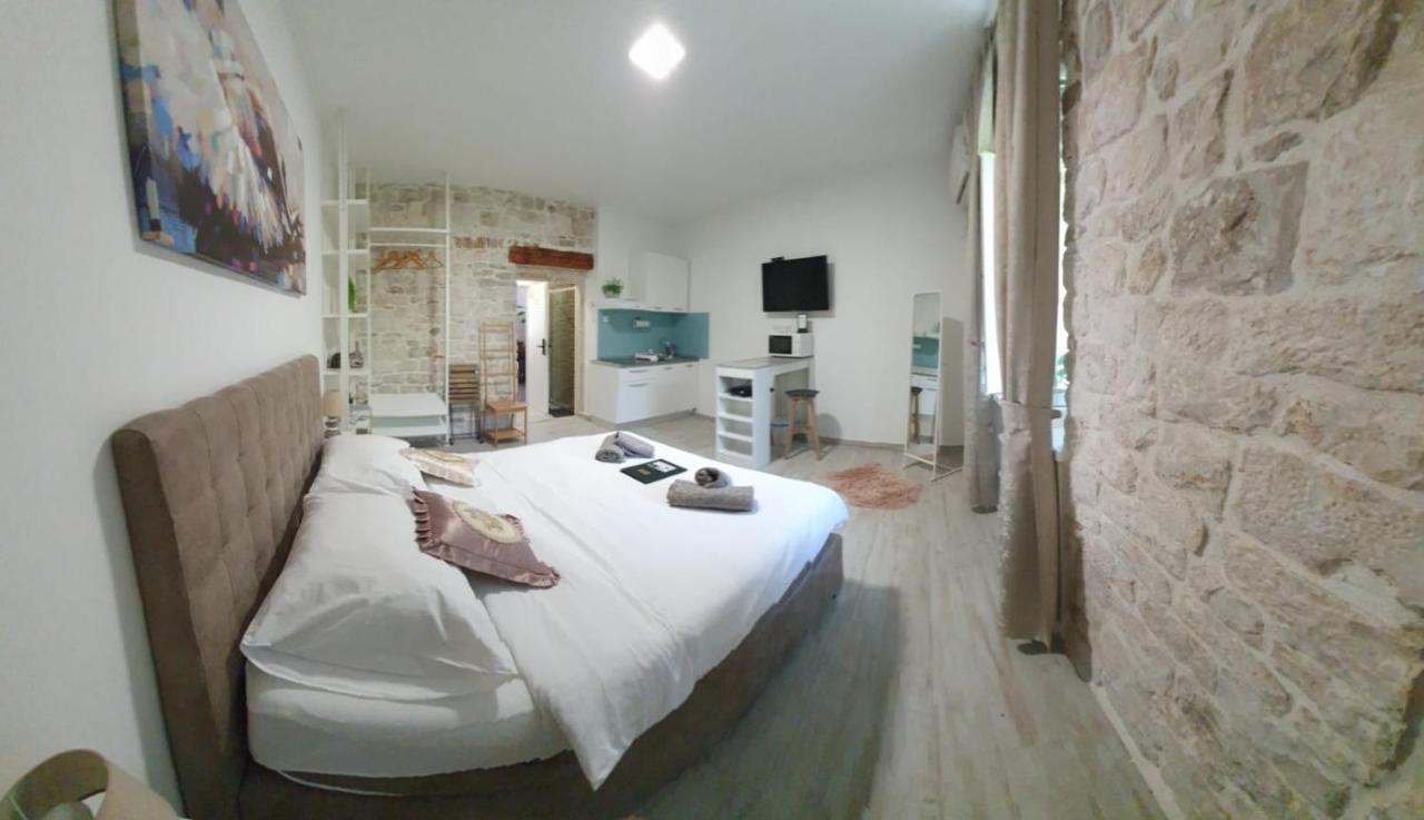 Studios Kadena Trogir - 18Th Century Stone House 外观 照片