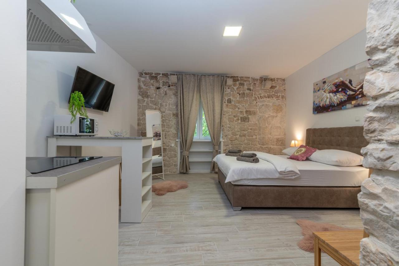 Studios Kadena Trogir - 18Th Century Stone House 外观 照片