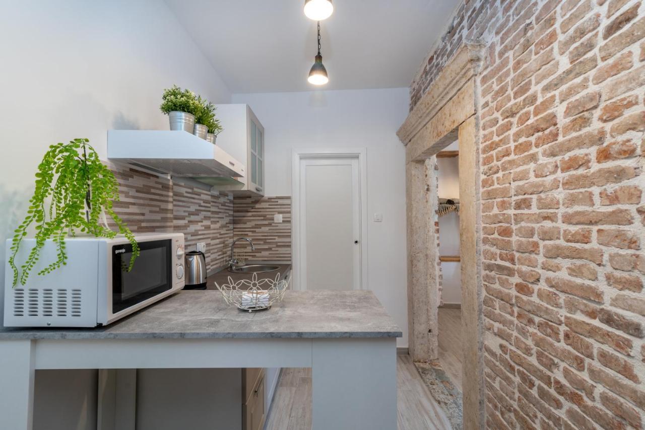 Studios Kadena Trogir - 18Th Century Stone House 外观 照片